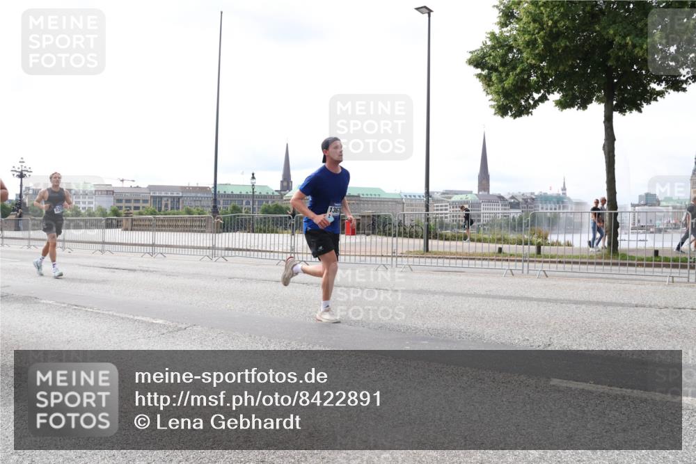 29.06.2025 - hella hamburg halbmarathon Lena Gebhardt http://msf.ph/oto/8422891 29.06.2025 10:28:04 Lombardsbrücke 136, 1148, 2080, 3389, 3445, 5177, 5369, 5604, 5847, 6214, 6632, 7497, 7667, 7764, 7978, 8085, 8215, 8327, 9567, 9653, 9654, 9688, 10412, 10413, 11692, 11739, 12780, 12823, 12842, 13043, 13045, 13296, 13568, 13678, 13860, 14017, 14155, 14206, 15123, 15607, 15608, 16569, 16804, 16838, 17427, 18256, 18301, 18626 meine-sportfotos.de