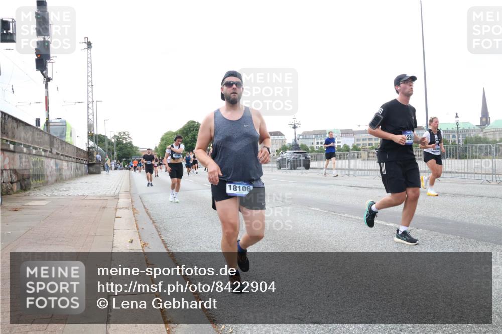 29.06.2025 - hella hamburg halbmarathon Lena Gebhardt http://msf.ph/oto/8422904 29.06.2025 10:52:55 Lombardsbrücke 18106, 299, 14009, 1369, 1826, 2146, 2291, 2362, 2420, 2528, 2701, 2983, 2988, 3140, 3227, 3787, 4591, 4626, 4729, 5360, 6135, 6521, 7032, 7511, 7681, 7737, 8641, 9068, 9070, 9103, 9545, 10055, 10080, 10392, 10417, 10568, 10600, 10661, 10879, 10928, 10981, 11520, 11524, 11919, 12127, 12128, 12994, 13489, 13916, 13917, 14009, 14765, 14807, 14977, 14979, 16137 meine-sportfotos.de