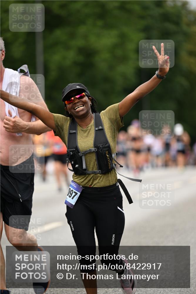 29.06.2025 - hella hamburg halbmarathon Dr. Thomas Lammeyer http://msf.ph/oto/8422917 29.06.2025 10:48:28 Kennedybrücke 1026, 1095, 1400, 1459, 1802, 1804, 2073, 2258, 2674, 2733, 3065, 3597, 4636, 4866, 5001, 5127, 5192, 5201, 5649, 5902, 5905, 6226, 6334, 6931, 7197, 8058, 8504, 8591, 9879, 10006, 10097, 10220, 10285, 10553, 11093 meine-sportfotos.de