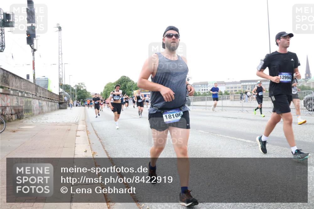 29.06.2025 - hella hamburg halbmarathon Lena Gebhardt http://msf.ph/oto/8422919 29.06.2025 10:52:55 Lombardsbrücke 16794, 18106, 12994, 140, 1369, 1826, 2146, 2291, 2362, 2420, 2528, 2701, 2983, 2988, 3140, 3227, 3787, 4591, 4626, 4729, 5360, 6135, 6521, 7032, 7511, 7681, 7737, 8641, 9068, 9070, 9103, 9545, 10055, 10080, 10392, 10417, 10568, 10600, 10661, 10879, 10928, 10981, 11520, 11524, 11919, 12127, 12128, 12994, 13489, 13916, 13917, 14009, 14765, 14807, 14977, 14979, 16137 meine-sportfotos.de