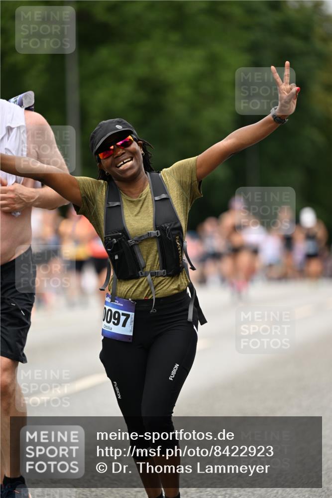 29.06.2025 - hella hamburg halbmarathon Dr. Thomas Lammeyer http://msf.ph/oto/8422923 29.06.2025 10:48:28 Kennedybrücke 1026, 1095, 1400, 1459, 1802, 1804, 2073, 2258, 2674, 2733, 3065, 3597, 4636, 4866, 5001, 5127, 5192, 5201, 5649, 5902, 5905, 6226, 6334, 6931, 7197, 8058, 8504, 8591, 9879, 10006, 10097, 10220, 10285, 10553, 11093 meine-sportfotos.de