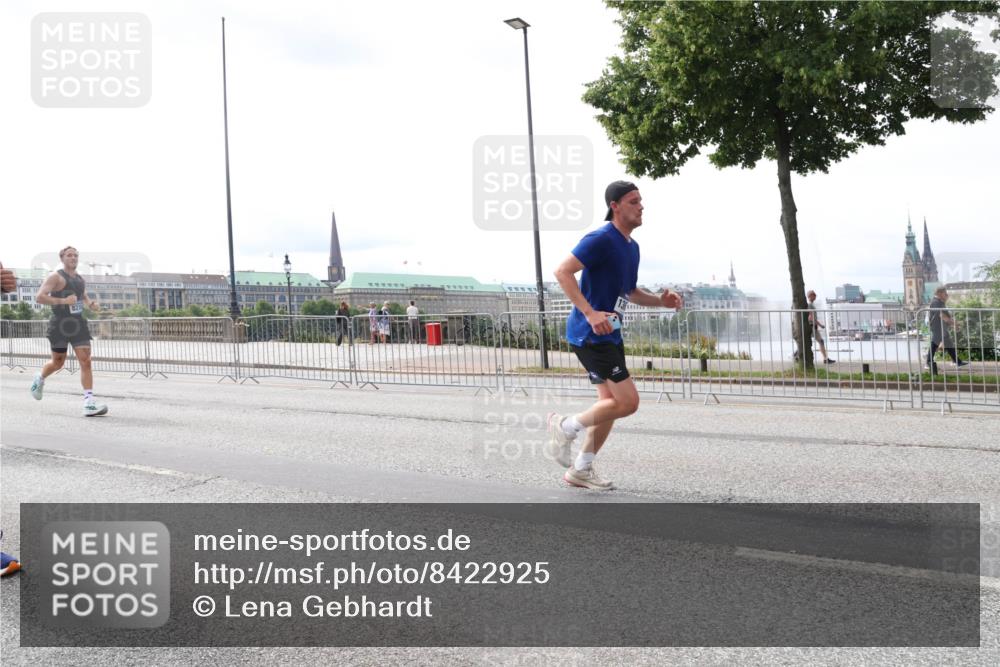 29.06.2025 - hella hamburg halbmarathon Lena Gebhardt http://msf.ph/oto/8422925 29.06.2025 10:28:04 Lombardsbrücke 1148, 2080, 3389, 3445, 5177, 5369, 5604, 5847, 6214, 6632, 7497, 7667, 7764, 7978, 8085, 8215, 8327, 9567, 9653, 9654, 9688, 10412, 10413, 11692, 11739, 12780, 12823, 12842, 13043, 13045, 13296, 13568, 13678, 13860, 14017, 14155, 14206, 15123, 15607, 15608, 16569, 16804, 16838, 17427, 18256, 18301, 18626 meine-sportfotos.de