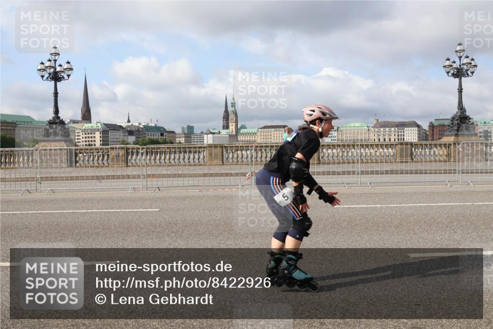 29.06.2025 - hella hamburg halbmarathon Lena Gebhardt http://msf.ph/oto/8422926 29.06.2025 08:57:53 Lombardsbrücke  meine-sportfotos.de