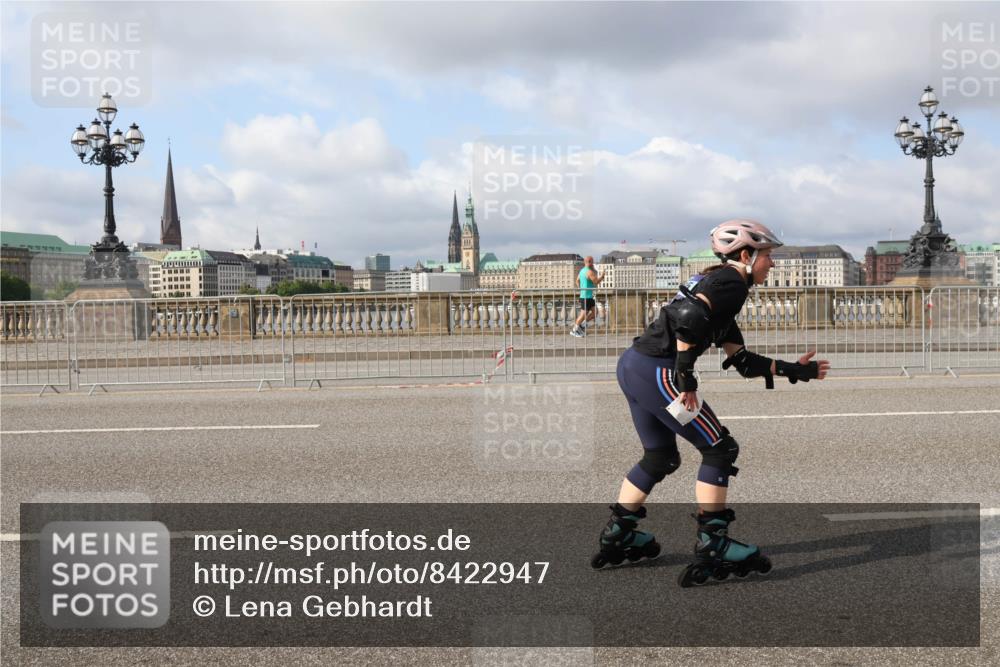 29.06.2025 - hella hamburg halbmarathon Lena Gebhardt http://msf.ph/oto/8422947 29.06.2025 08:57:53 Lombardsbrücke  meine-sportfotos.de