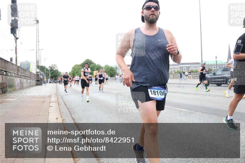 29.06.2025 - hella hamburg halbmarathon Lena Gebhardt http://msf.ph/oto/8422951 29.06.2025 10:52:55 Lombardsbrücke 1679, 18106, 11, 1369, 1826, 2146, 2291, 2362, 2420, 2528, 2701, 2983, 2988, 3140, 3227, 3787, 4591, 4626, 4729, 5360, 6135, 6521, 7032, 7511, 7681, 7737, 8641, 9068, 9070, 9103, 9545, 10055, 10080, 10392, 10417, 10568, 10600, 10661, 10879, 10928, 10981, 11520, 11524, 11919, 12127, 12128, 12994, 13489, 13916, 13917, 14009, 14765, 14807, 14977, 14979, 16137 meine-sportfotos.de