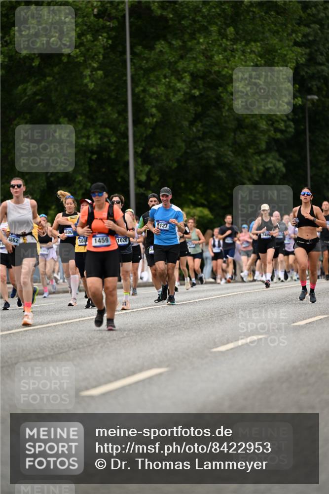 29.06.2025 - hella hamburg halbmarathon Dr. Thomas Lammeyer http://msf.ph/oto/8422953 29.06.2025 10:48:30 Kennedybrücke 1026, 1095, 1400, 1459, 1802, 1804, 2073, 2258, 2674, 2733, 3065, 3597, 4636, 4866, 4968, 5001, 5127, 5192, 5201, 5355, 5649, 5902, 5905, 6226, 6334, 6931, 7197, 7489, 8058, 8504, 8591, 8870, 9331, 9879, 10006, 10097, 10220, 10285, 10553, 11093 meine-sportfotos.de