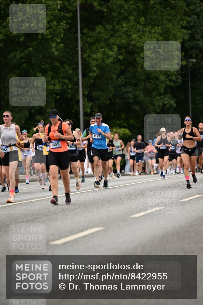 29.06.2025 - hella hamburg halbmarathon Dr. Thomas Lammeyer http://msf.ph/oto/8422955 29.06.2025 10:48:30 Kennedybrücke 1026, 1095, 1400, 1459, 1802, 1804, 2073, 2258, 2674, 2733, 3065, 3597, 4636, 4866, 4968, 5001, 5127, 5192, 5201, 5355, 5649, 5902, 5905, 6226, 6334, 6931, 7197, 7489, 8058, 8504, 8591, 8870, 9331, 9879, 10006, 10097, 10220, 10285, 10553, 11093 meine-sportfotos.de