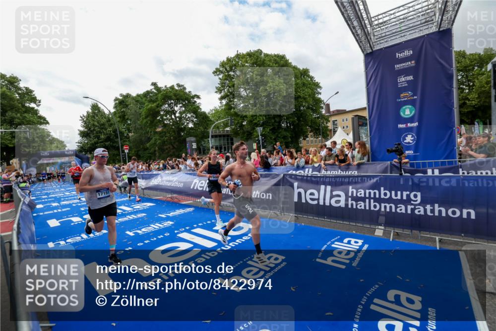 29.06.2025 - hella hamburg halbmarathon Zöllner http://msf.ph/oto/8422974 29.06.2025 10:32:50 Ziel 7965, 8062, 12987, 13686, 14028, 15054, 16425, 17117, 17151, 18687 meine-sportfotos.de