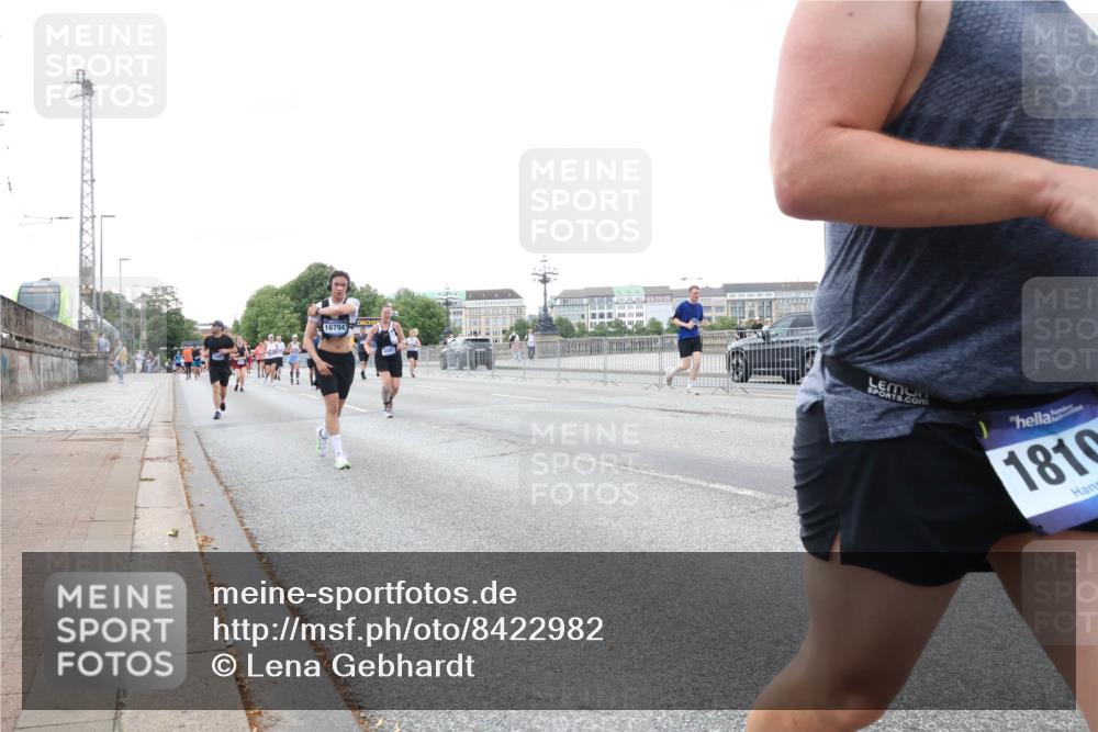 29.06.2025 - hella hamburg halbmarathon Lena Gebhardt http://msf.ph/oto/8422982 29.06.2025 10:52:56 Lombardsbrücke 16794, 1810, 1369, 1826, 2146, 2291, 2362, 2420, 2528, 2701, 2983, 2988, 3140, 3227, 3787, 4591, 4626, 4729, 5360, 6135, 6521, 7032, 7511, 7681, 7737, 8641, 9068, 9070, 9103, 9545, 10055, 10080, 10392, 10417, 10568, 10600, 10661, 10879, 10928, 10981, 11520, 11524, 11919, 12127, 12128, 12994, 13489, 13916, 13917, 14009, 14038, 14765, 14807, 14977, 14979, 16137 meine-sportfotos.de