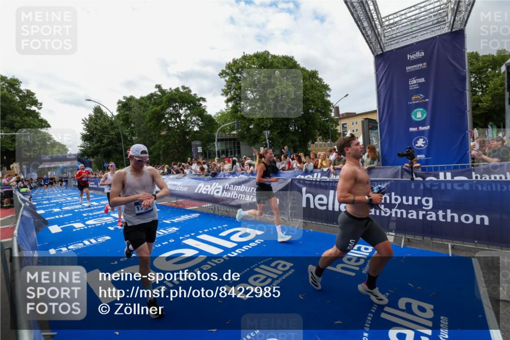 29.06.2025 - hella hamburg halbmarathon Zöllner http://msf.ph/oto/8422985 29.06.2025 10:32:50 Ziel 7965, 8062, 12987, 13686, 14028, 15054, 16425, 17117, 17151, 18687 meine-sportfotos.de