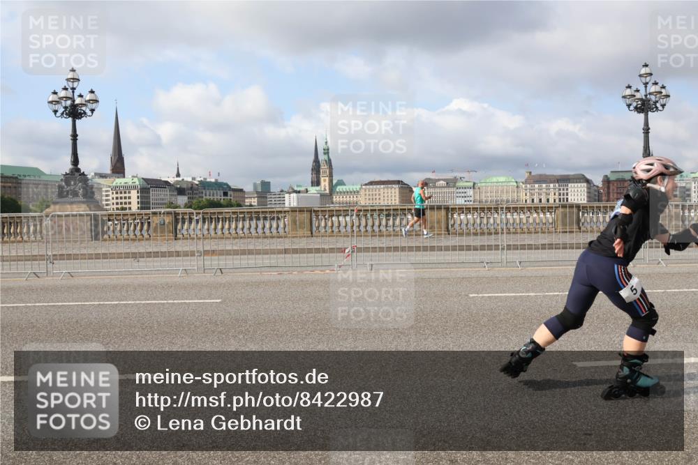 29.06.2025 - hella hamburg halbmarathon Lena Gebhardt http://msf.ph/oto/8422987 29.06.2025 08:57:53 Lombardsbrücke  meine-sportfotos.de