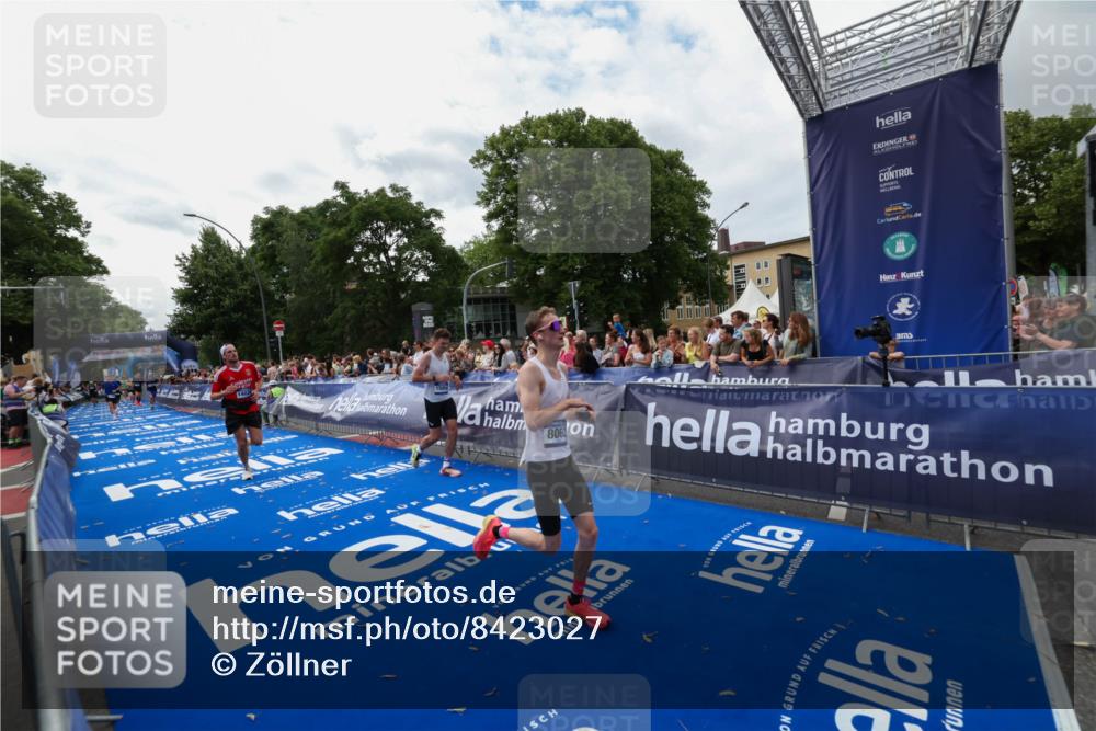 29.06.2025 - hella hamburg halbmarathon Zöllner http://msf.ph/oto/8423027 29.06.2025 10:32:51 Ziel 6358, 7965, 8062, 13686, 14028, 15054, 16425, 17151, 18687 meine-sportfotos.de