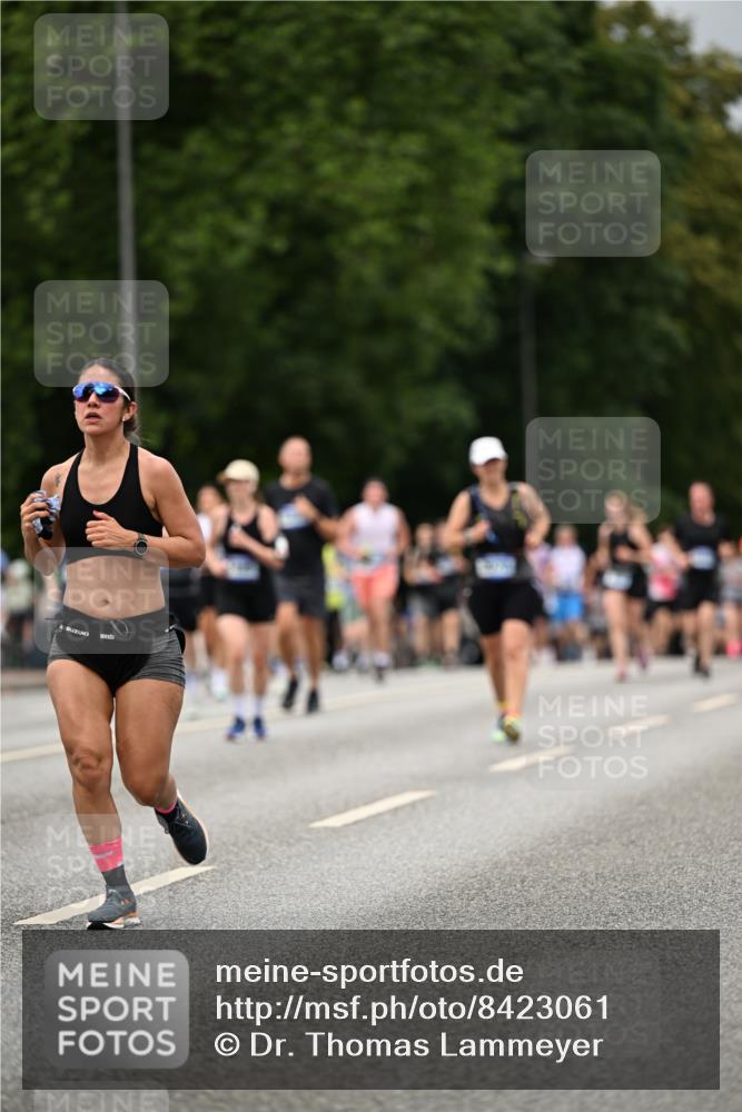 29.06.2025 - hella hamburg halbmarathon Dr. Thomas Lammeyer http://msf.ph/oto/8423061 29.06.2025 10:48:37 Kennedybrücke 1026, 1095, 1400, 1459, 1802, 1804, 2073, 2186, 2258, 2674, 2733, 3065, 3597, 4636, 4866, 4968, 5127, 5355, 5902, 5905, 6036, 6226, 6334, 7489, 8058, 8591, 8763, 8870, 9331, 9333, 9879, 10006, 10097, 10220, 10285, 10553, 10707, 11093 meine-sportfotos.de