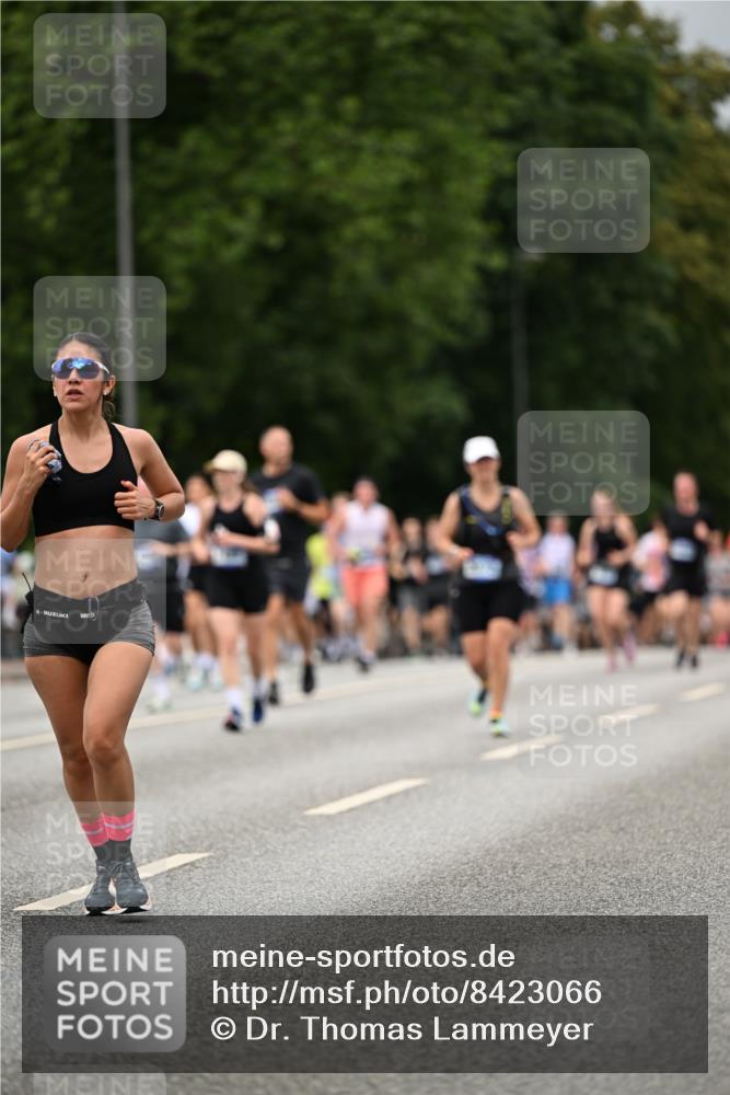 29.06.2025 - hella hamburg halbmarathon Dr. Thomas Lammeyer http://msf.ph/oto/8423066 29.06.2025 10:48:37 Kennedybrücke 1026, 1095, 1400, 1459, 1802, 1804, 2073, 2186, 2258, 2674, 2733, 3065, 3597, 4636, 4866, 4968, 5127, 5355, 5902, 5905, 6036, 6226, 6334, 7489, 8058, 8591, 8763, 8870, 9331, 9333, 9879, 10006, 10097, 10220, 10285, 10553, 10707, 11093 meine-sportfotos.de