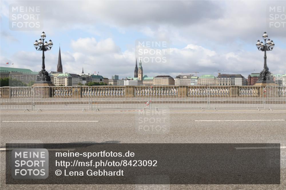 29.06.2025 - hella hamburg halbmarathon Lena Gebhardt http://msf.ph/oto/8423092 29.06.2025 08:57:58 Lombardsbrücke  meine-sportfotos.de