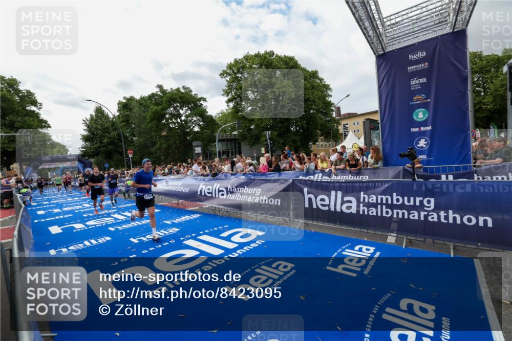 29.06.2025 - hella hamburg halbmarathon Zöllner http://msf.ph/oto/8423095 29.06.2025 10:32:55 Ziel 4463, 4749, 6358, 10453, 12290, 13686, 16425, 18687, 19059 meine-sportfotos.de
