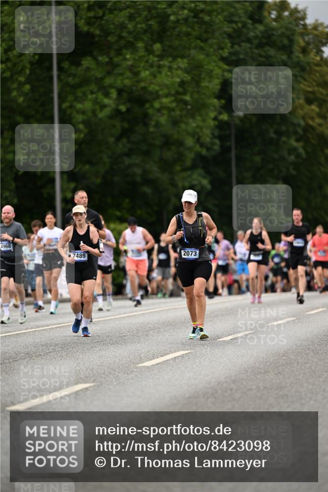 29.06.2025 - hella hamburg halbmarathon Dr. Thomas Lammeyer http://msf.ph/oto/8423098 29.06.2025 10:48:38 Kennedybrücke 1026, 1095, 1400, 1459, 1802, 1804, 2073, 2186, 2258, 2674, 2692, 2733, 3065, 4866, 4968, 5127, 5355, 5902, 5905, 6036, 6226, 6334, 7489, 8058, 8591, 8763, 8870, 9331, 9333, 9879, 10006, 10097, 10220, 10285, 10553, 10707, 11093 meine-sportfotos.de