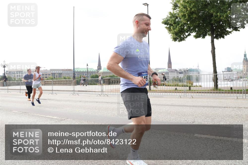 29.06.2025 - hella hamburg halbmarathon Lena Gebhardt http://msf.ph/oto/8423122 29.06.2025 10:28:08 Lombardsbrücke 49, 1148, 2080, 3389, 3445, 5177, 5369, 5604, 5847, 6632, 7497, 7667, 7978, 8085, 8215, 8327, 9567, 9653, 9654, 9688, 11692, 11739, 12780, 12823, 12842, 13043, 13045, 13296, 13568, 13678, 13860, 14017, 14155, 15123, 15607, 15608, 16569, 16804, 16838, 18256, 18301, 18604, 18626 meine-sportfotos.de