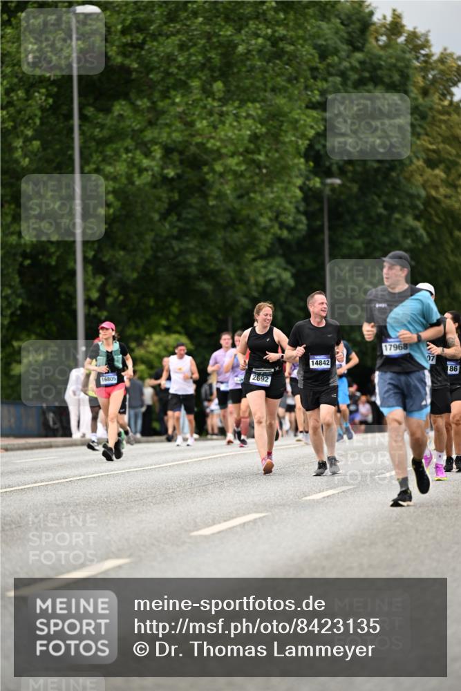 29.06.2025 - hella hamburg halbmarathon Dr. Thomas Lammeyer http://msf.ph/oto/8423135 29.06.2025 10:48:44 Kennedybrücke 1026, 1095, 1400, 1459, 1802, 1804, 2073, 2186, 2674, 2692, 2733, 3065, 3596, 4968, 5127, 5355, 6036, 6226, 6895, 7489, 8058, 8591, 8763, 8870, 9331, 9333, 10285, 10553, 10707, 11093 meine-sportfotos.de