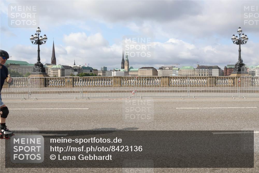 29.06.2025 - hella hamburg halbmarathon Lena Gebhardt http://msf.ph/oto/8423136 29.06.2025 08:57:58 Lombardsbrücke  meine-sportfotos.de