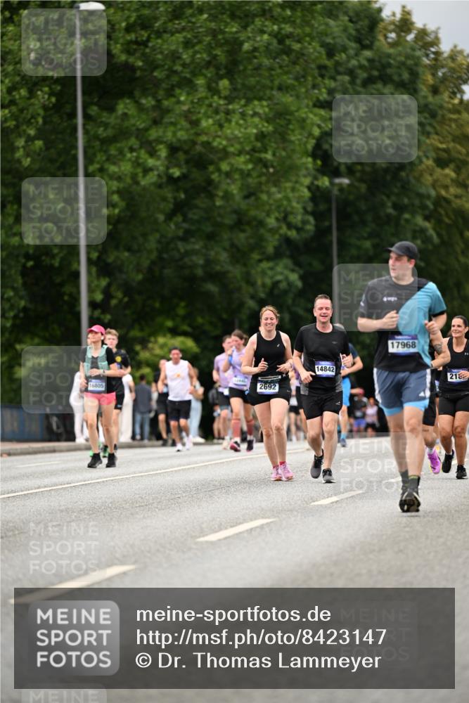 29.06.2025 - hella hamburg halbmarathon Dr. Thomas Lammeyer http://msf.ph/oto/8423147 29.06.2025 10:48:44 Kennedybrücke 1026, 1095, 1400, 1459, 1802, 1804, 2073, 2186, 2674, 2692, 2733, 3065, 3596, 4968, 5127, 5355, 6036, 6226, 6895, 7489, 8058, 8591, 8763, 8870, 9331, 9333, 10285, 10553, 10707, 11093 meine-sportfotos.de