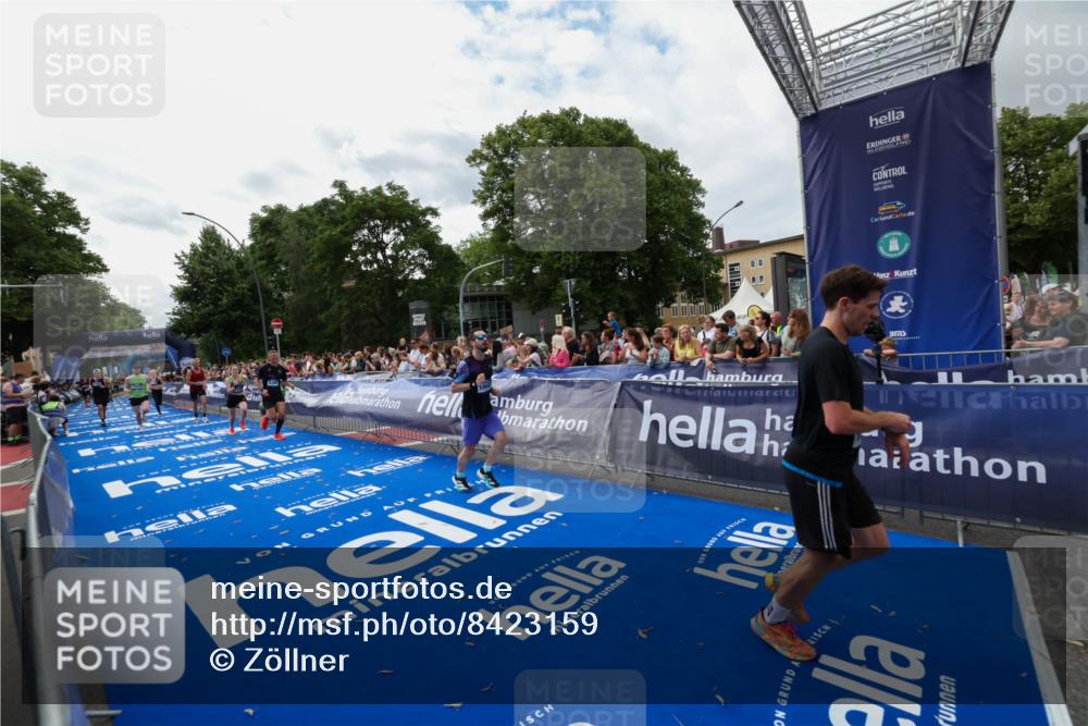 29.06.2025 - hella hamburg halbmarathon Zöllner http://msf.ph/oto/8423159 29.06.2025 10:32:57 Ziel 4463, 4749, 6358, 10453, 12290, 13686, 16425, 18687, 19059 meine-sportfotos.de