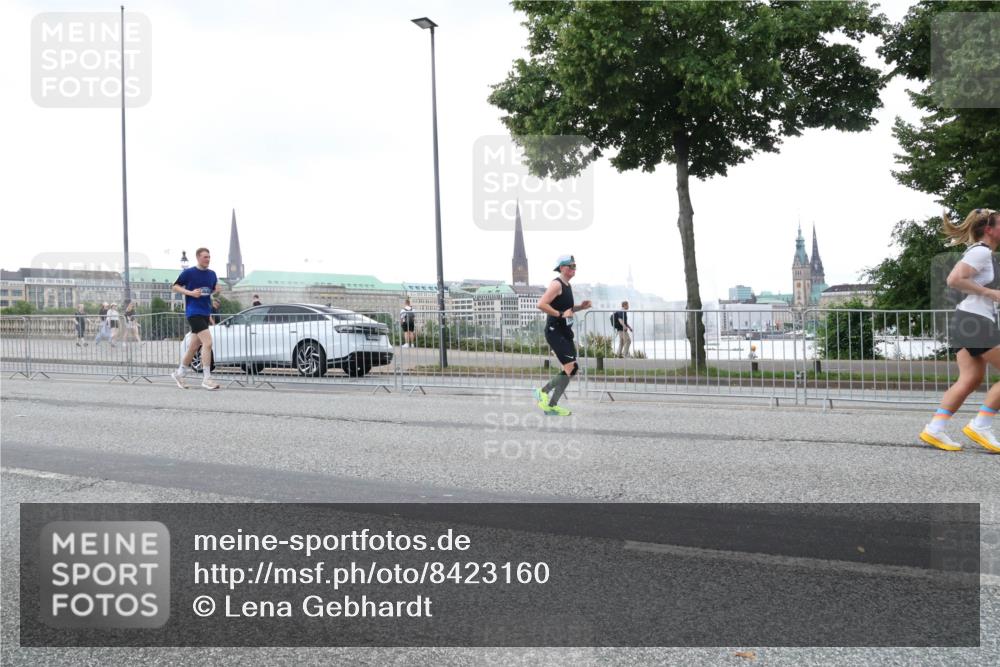 29.06.2025 - hella hamburg halbmarathon Lena Gebhardt http://msf.ph/oto/8423160 29.06.2025 10:52:57 Lombardsbrücke 1369, 1826, 2146, 2291, 2362, 2420, 2701, 2983, 2988, 3140, 3227, 3787, 4591, 4626, 4729, 5360, 5428, 6135, 6521, 7032, 7511, 7681, 7737, 8641, 9068, 9070, 9545, 10055, 10392, 10417, 10568, 10600, 10661, 10879, 10928, 10981, 11520, 11524, 11919, 12127, 12128, 12994, 13489, 13916, 13917, 14009, 14038, 14765, 14807, 14977, 14979, 16137 meine-sportfotos.de