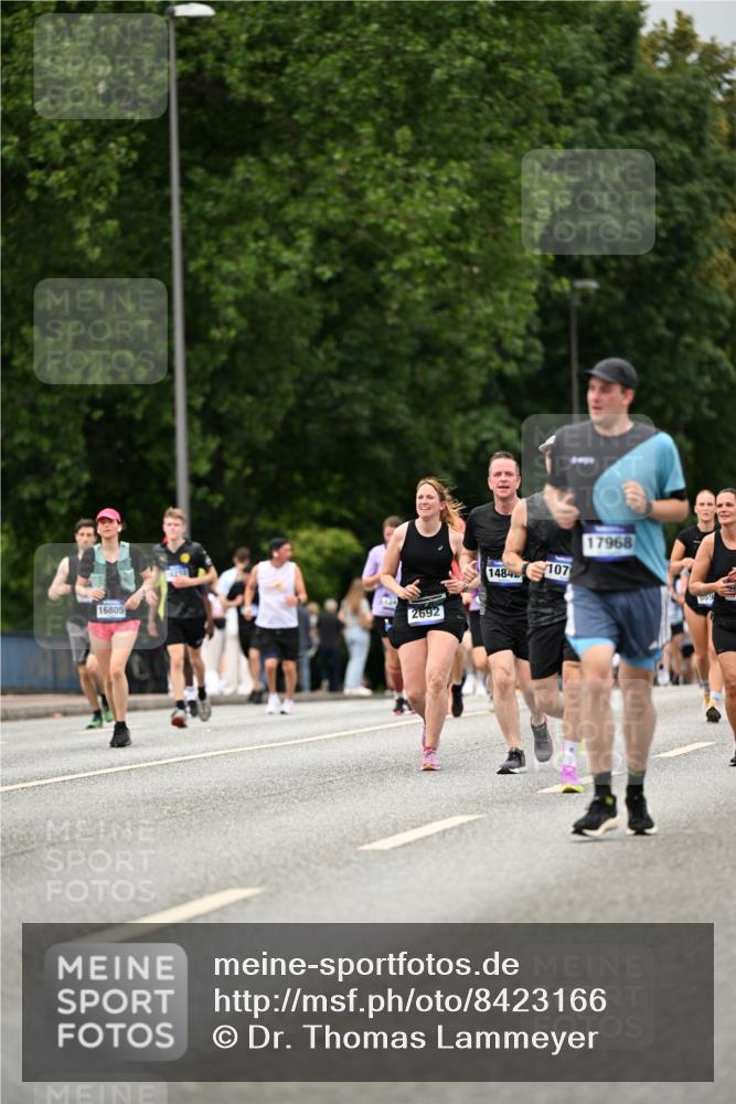 29.06.2025 - hella hamburg halbmarathon Dr. Thomas Lammeyer http://msf.ph/oto/8423166 29.06.2025 10:48:45 Kennedybrücke 1026, 1095, 1400, 1459, 1802, 1804, 2073, 2186, 2674, 2692, 2733, 3065, 3596, 4968, 5127, 5355, 6036, 6895, 7489, 8058, 8591, 8763, 8870, 9331, 9333, 10285, 10553, 10707 meine-sportfotos.de