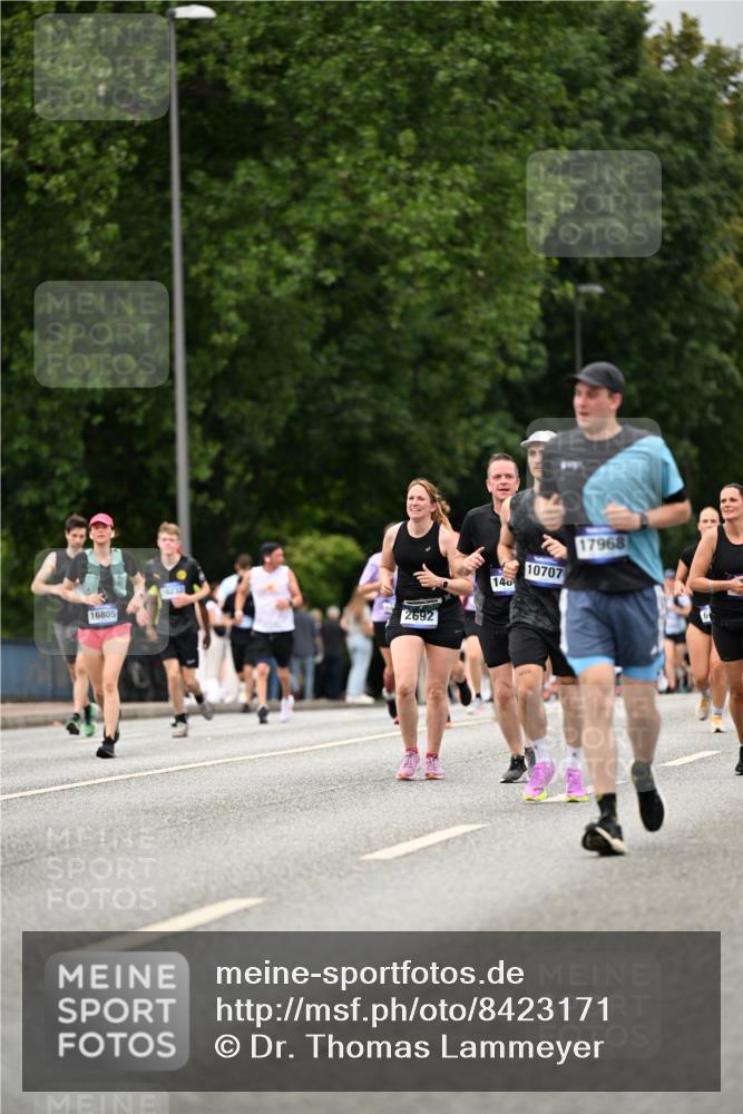29.06.2025 - hella hamburg halbmarathon Dr. Thomas Lammeyer http://msf.ph/oto/8423171 29.06.2025 10:48:45 Kennedybrücke 1026, 1095, 1400, 1459, 1802, 1804, 2073, 2186, 2674, 2692, 2733, 3065, 3596, 4968, 5127, 5355, 6036, 6895, 7489, 8058, 8591, 8763, 8870, 9331, 9333, 10285, 10553, 10707 meine-sportfotos.de