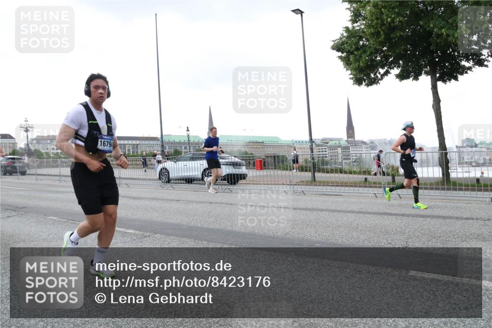 29.06.2025 - hella hamburg halbmarathon Lena Gebhardt http://msf.ph/oto/8423176 29.06.2025 10:52:58 Lombardsbrücke 16794, 1369, 1826, 2146, 2291, 2362, 2420, 2701, 2983, 2988, 3140, 3227, 3787, 4591, 4626, 4729, 5360, 5428, 6135, 6521, 7032, 7483, 7511, 7681, 7737, 8641, 9068, 9070, 9545, 10055, 10392, 10417, 10568, 10600, 10661, 10879, 10928, 10981, 11520, 11524, 11919, 12127, 12128, 12994, 13489, 13916, 13917, 14009, 14038, 14765, 14807, 14977, 14979, 16137 meine-sportfotos.de