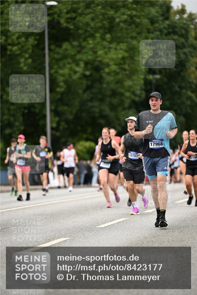 29.06.2025 - hella hamburg halbmarathon Dr. Thomas Lammeyer http://msf.ph/oto/8423177 29.06.2025 10:48:45 Kennedybrücke 1026, 1095, 1400, 1459, 1802, 1804, 2073, 2186, 2674, 2692, 2733, 3065, 3596, 4968, 5127, 5355, 6036, 6895, 7489, 8058, 8591, 8763, 8870, 9331, 9333, 10285, 10553, 10707 meine-sportfotos.de
