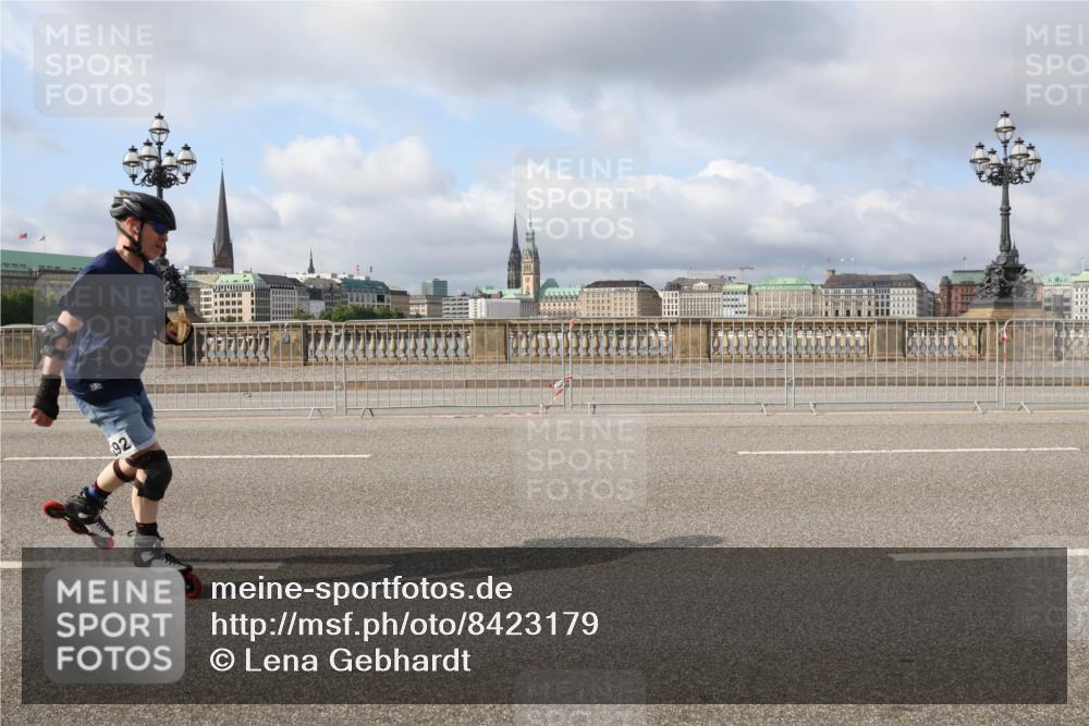 29.06.2025 - hella hamburg halbmarathon Lena Gebhardt http://msf.ph/oto/8423179 29.06.2025 08:57:59 Lombardsbrücke 92 meine-sportfotos.de