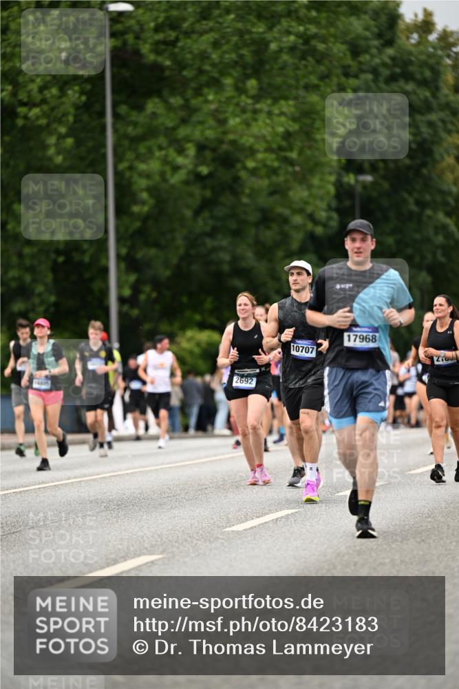 29.06.2025 - hella hamburg halbmarathon Dr. Thomas Lammeyer http://msf.ph/oto/8423183 29.06.2025 10:48:46 Kennedybrücke 1026, 1095, 1400, 1459, 1802, 1804, 2073, 2186, 2674, 2692, 2733, 3065, 3596, 4968, 5127, 5355, 5730, 5731, 6036, 6895, 7489, 8058, 8591, 8763, 8870, 9331, 9333, 10285, 10553, 10707 meine-sportfotos.de