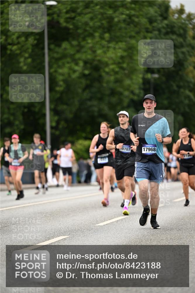 29.06.2025 - hella hamburg halbmarathon Dr. Thomas Lammeyer http://msf.ph/oto/8423188 29.06.2025 10:48:46 Kennedybrücke 1026, 1095, 1400, 1459, 1802, 1804, 2073, 2186, 2674, 2692, 2733, 3065, 3596, 4968, 5127, 5355, 5730, 5731, 6036, 6895, 7489, 8058, 8591, 8763, 8870, 9331, 9333, 10285, 10553, 10707 meine-sportfotos.de