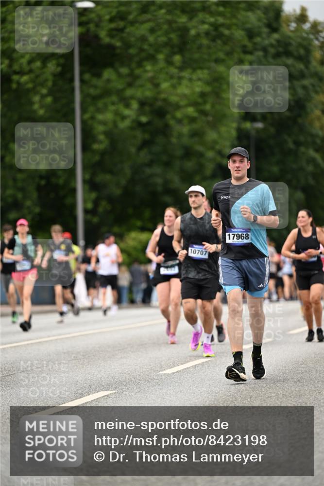 29.06.2025 - hella hamburg halbmarathon Dr. Thomas Lammeyer http://msf.ph/oto/8423198 29.06.2025 10:48:46 Kennedybrücke 1026, 1095, 1400, 1459, 1802, 1804, 2073, 2186, 2674, 2692, 2733, 3065, 3596, 4968, 5127, 5355, 5730, 5731, 6036, 6895, 7489, 8058, 8591, 8763, 8870, 9331, 9333, 10285, 10553, 10707 meine-sportfotos.de