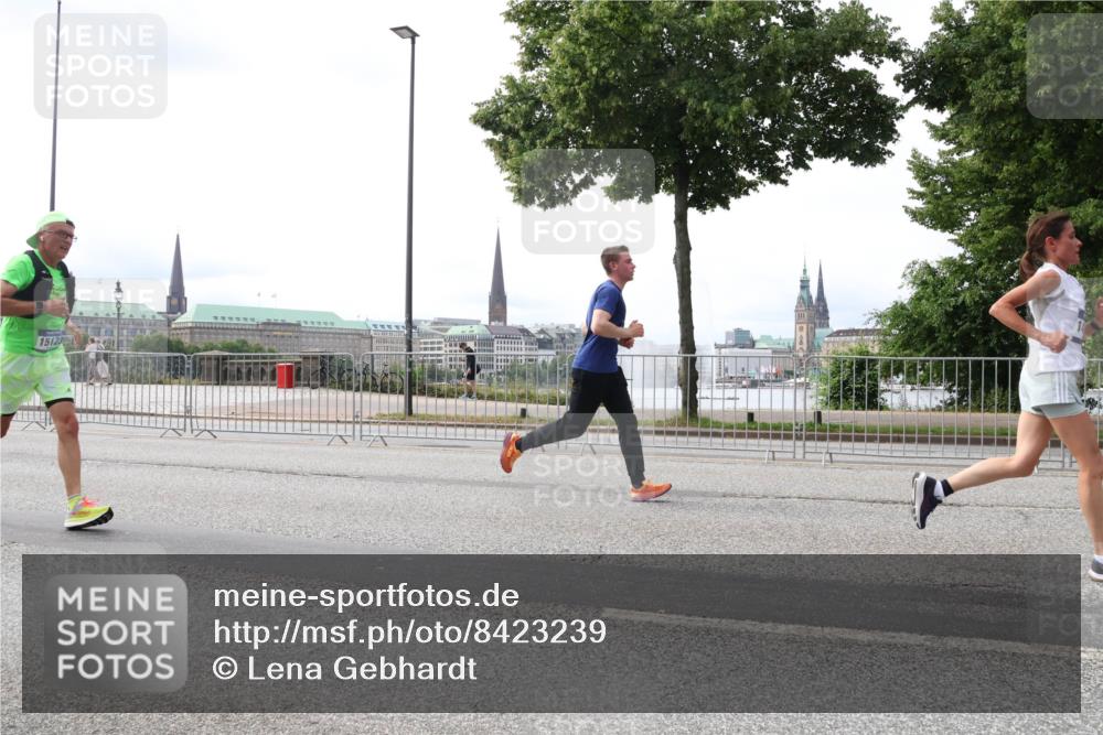 29.06.2025 - hella hamburg halbmarathon Lena Gebhardt http://msf.ph/oto/8423239 29.06.2025 10:28:10 Lombardsbrücke 15123, 1148, 2080, 3389, 3445, 5177, 5369, 5604, 5847, 6632, 7497, 7667, 8215, 8327, 9567, 9653, 9654, 9688, 11692, 11739, 12780, 12823, 12842, 13043, 13045, 13296, 13400, 13568, 13678, 13860, 14017, 14155, 15123, 15607, 15608, 16569, 16804, 16838, 18256, 18301, 18604, 18626, 19180 meine-sportfotos.de