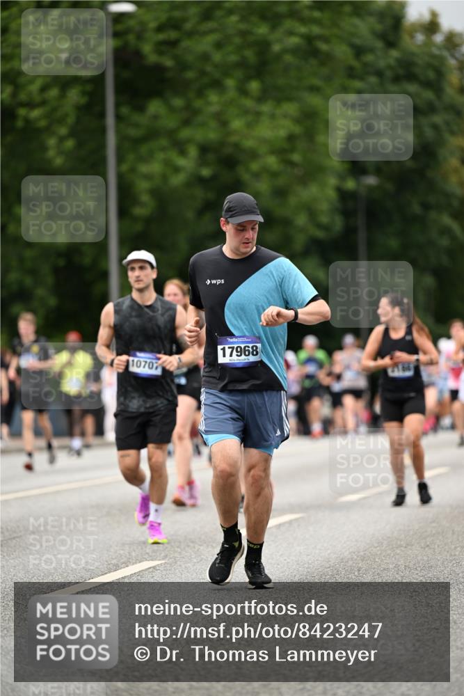 29.06.2025 - hella hamburg halbmarathon Dr. Thomas Lammeyer http://msf.ph/oto/8423247 29.06.2025 10:48:47 Kennedybrücke 1026, 1095, 1459, 1802, 1804, 2073, 2186, 2674, 2692, 2733, 3065, 3596, 4215, 4968, 5127, 5355, 5730, 5731, 6036, 6895, 7489, 8058, 8591, 8763, 8870, 9331, 9333, 10285, 10553, 10707 meine-sportfotos.de