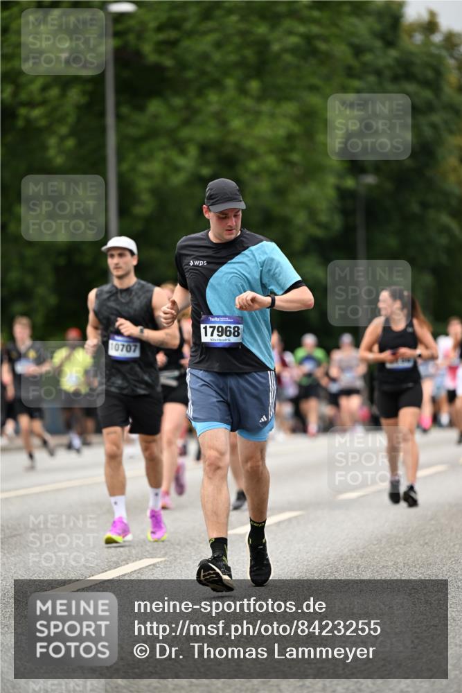 29.06.2025 - hella hamburg halbmarathon Dr. Thomas Lammeyer http://msf.ph/oto/8423255 29.06.2025 10:48:47 Kennedybrücke 1026, 1095, 1459, 1802, 1804, 2073, 2186, 2674, 2692, 2733, 3065, 3596, 4215, 4968, 5127, 5355, 5730, 5731, 6036, 6895, 7489, 8058, 8591, 8763, 8870, 9331, 9333, 10285, 10553, 10707 meine-sportfotos.de