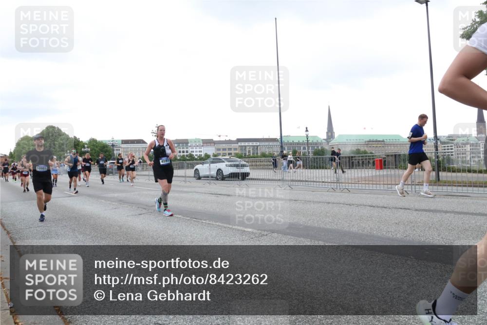 29.06.2025 - hella hamburg halbmarathon Lena Gebhardt http://msf.ph/oto/8423262 29.06.2025 10:52:59 Lombardsbrücke 10981, 4591, 1369, 1826, 2146, 2291, 2362, 2420, 2701, 2983, 2988, 3140, 3227, 3787, 4591, 4626, 4729, 5360, 5428, 6135, 6521, 7032, 7483, 7511, 7681, 7737, 8641, 9068, 9070, 9545, 10055, 10392, 10417, 10568, 10600, 10661, 10879, 10928, 10981, 11520, 11524, 11919, 12127, 12128, 12994, 13489, 13916, 13917, 14009, 14038, 14765, 14807, 14977, 14979, 16137 meine-sportfotos.de