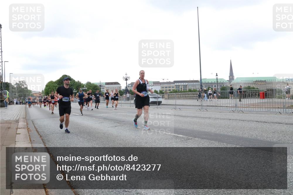 29.06.2025 - hella hamburg halbmarathon Lena Gebhardt http://msf.ph/oto/8423277 29.06.2025 10:52:59 Lombardsbrücke 10981, 1369, 1826, 2146, 2291, 2362, 2420, 2701, 2983, 2988, 3140, 3227, 3787, 4591, 4626, 4729, 5360, 5428, 6135, 6521, 7032, 7483, 7511, 7681, 7737, 8641, 9068, 9070, 9545, 10055, 10392, 10417, 10568, 10600, 10661, 10879, 10928, 10981, 11520, 11524, 11919, 12127, 12128, 12994, 13489, 13916, 13917, 14009, 14038, 14765, 14807, 14977, 14979, 16137 meine-sportfotos.de