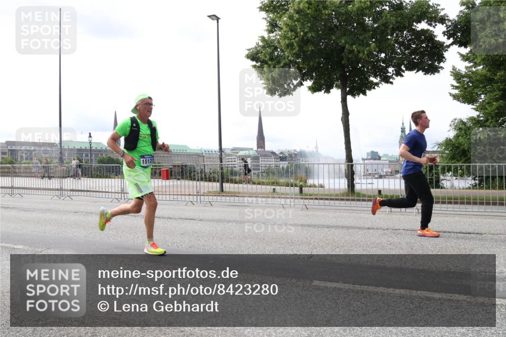 29.06.2025 - hella hamburg halbmarathon Lena Gebhardt http://msf.ph/oto/8423280 29.06.2025 10:28:11 Lombardsbrücke 15123, 1148, 2080, 3445, 5177, 5369, 5604, 5847, 6632, 7497, 7667, 8215, 8327, 9567, 9653, 9654, 9688, 11692, 11739, 12780, 12823, 12842, 13043, 13045, 13296, 13400, 13568, 13678, 13860, 14017, 14155, 15123, 15607, 15608, 16569, 16804, 18256, 18301, 18604, 18626, 19180 meine-sportfotos.de