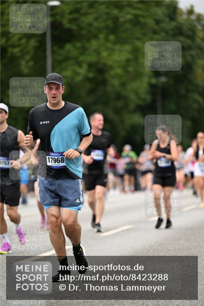 29.06.2025 - hella hamburg halbmarathon Dr. Thomas Lammeyer http://msf.ph/oto/8423288 29.06.2025 10:48:48 Kennedybrücke 1026, 1095, 1459, 1802, 1804, 2073, 2186, 2674, 2692, 3065, 3596, 4215, 4968, 5127, 5355, 5730, 5731, 6036, 6895, 7489, 8058, 8591, 8763, 8870, 9331, 9333, 10285, 10553, 10707 meine-sportfotos.de