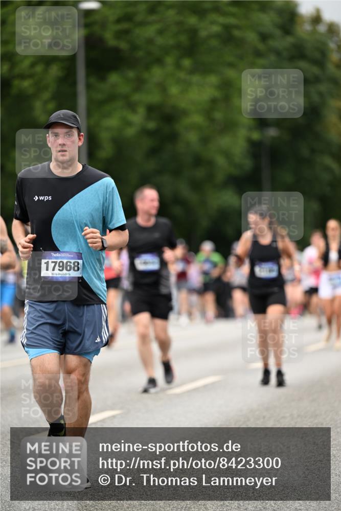 29.06.2025 - hella hamburg halbmarathon Dr. Thomas Lammeyer http://msf.ph/oto/8423300 29.06.2025 10:48:49 Kennedybrücke 1026, 1095, 1459, 1802, 1804, 2073, 2186, 2674, 2692, 3065, 3596, 4215, 4968, 5127, 5355, 5730, 5731, 6036, 6895, 7489, 7818, 8058, 8591, 8763, 8870, 9331, 9333, 10285, 10553, 10707 meine-sportfotos.de