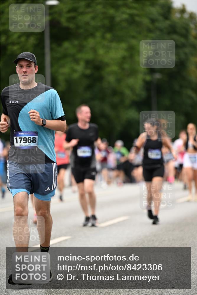 29.06.2025 - hella hamburg halbmarathon Dr. Thomas Lammeyer http://msf.ph/oto/8423306 29.06.2025 10:48:49 Kennedybrücke 1026, 1095, 1459, 1802, 1804, 2073, 2186, 2674, 2692, 3065, 3596, 4215, 4968, 5127, 5355, 5730, 5731, 6036, 6895, 7489, 7818, 8058, 8591, 8763, 8870, 9331, 9333, 10285, 10553, 10707 meine-sportfotos.de