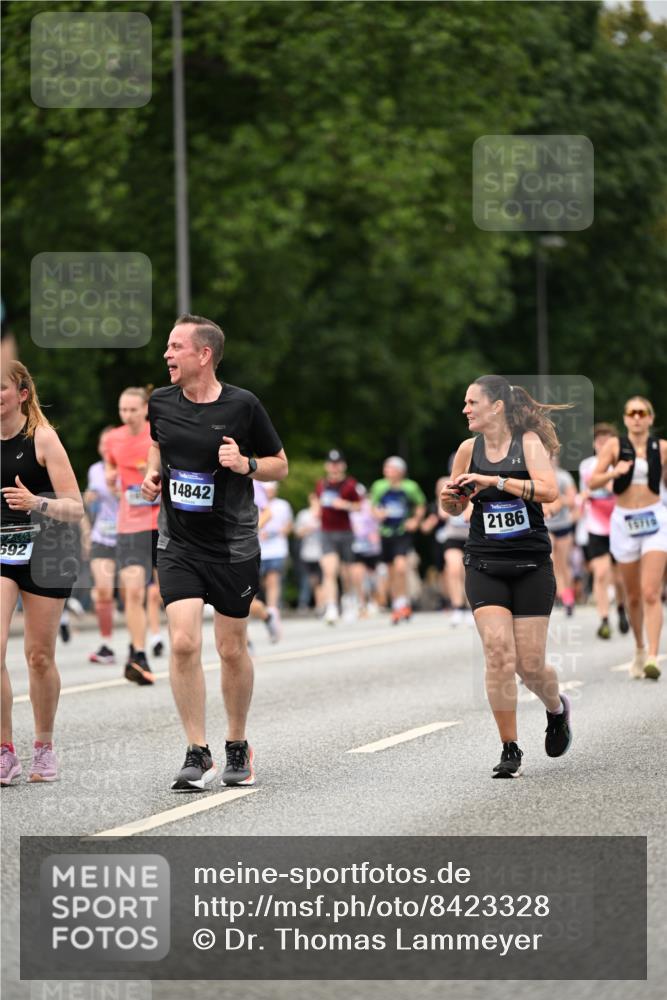 29.06.2025 - hella hamburg halbmarathon Dr. Thomas Lammeyer http://msf.ph/oto/8423328 29.06.2025 10:48:50 Kennedybrücke 1026, 1095, 1802, 1804, 2073, 2186, 2674, 2692, 3065, 3596, 4215, 4968, 5127, 5355, 5730, 5731, 6036, 6895, 7489, 7610, 7818, 8058, 8591, 8763, 8870, 9331, 9333, 10285, 10553, 10707 meine-sportfotos.de