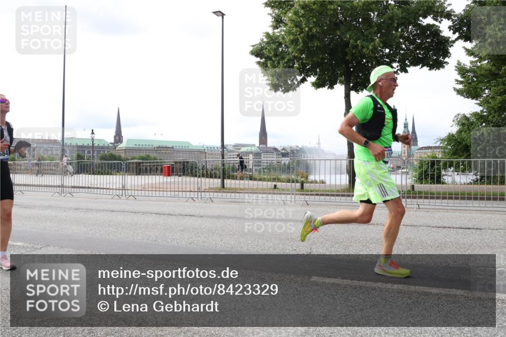 29.06.2025 - hella hamburg halbmarathon Lena Gebhardt http://msf.ph/oto/8423329 29.06.2025 10:28:11 Lombardsbrücke 841, 1148, 2080, 3445, 5177, 5369, 5604, 5847, 6632, 7497, 7667, 8215, 8327, 9567, 9653, 9654, 9688, 11692, 11739, 12780, 12823, 12842, 13043, 13045, 13296, 13400, 13568, 13678, 13860, 14017, 14155, 15123, 15607, 15608, 16569, 16804, 18256, 18301, 18604, 18626, 19180 meine-sportfotos.de