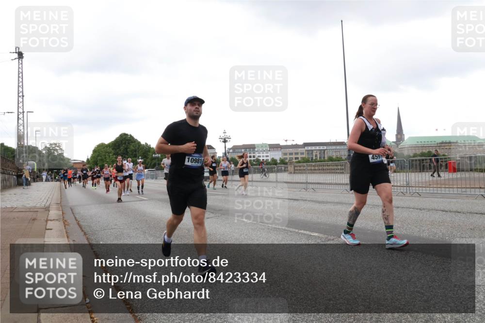 29.06.2025 - hella hamburg halbmarathon Lena Gebhardt http://msf.ph/oto/8423334 29.06.2025 10:53:00 Lombardsbrücke 14, 10981, 459, 1369, 1826, 2146, 2291, 2362, 2420, 2701, 2983, 2988, 3140, 3227, 3787, 4591, 4626, 4729, 5360, 5428, 6135, 6521, 7032, 7483, 7511, 7681, 7737, 8414, 8641, 9068, 9070, 9545, 10055, 10392, 10417, 10568, 10600, 10661, 10879, 10928, 10981, 11520, 11524, 11919, 12127, 12128, 12193, 12700, 12994, 13489, 13916, 13917, 14009, 14038, 14765, 14807, 14977, 14979, 16137 meine-sportfotos.de
