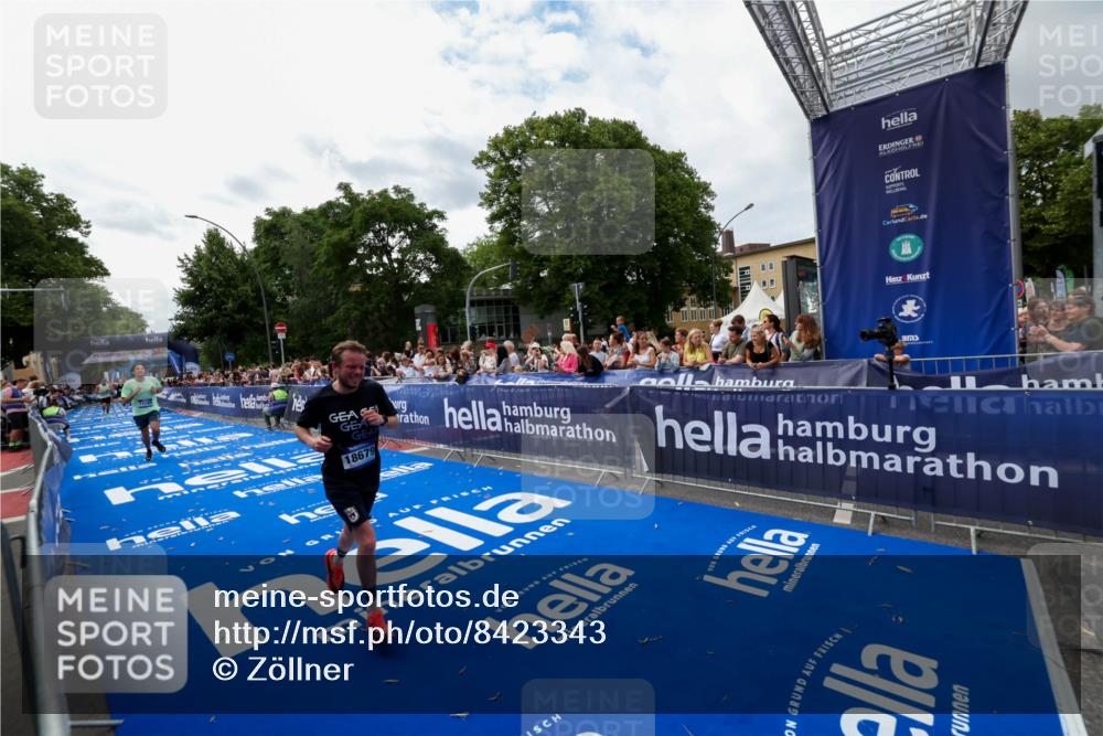 29.06.2025 - hella hamburg halbmarathon Zöllner http://msf.ph/oto/8423343 29.06.2025 10:33:06 Ziel 11169, 14276, 17802, 18679 meine-sportfotos.de