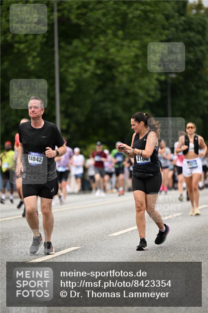 29.06.2025 - hella hamburg halbmarathon Dr. Thomas Lammeyer http://msf.ph/oto/8423354 29.06.2025 10:48:51 Kennedybrücke 1026, 1095, 1802, 1804, 2073, 2186, 2692, 3065, 3596, 4215, 4968, 5127, 5355, 5730, 5731, 6036, 6895, 7489, 7610, 7818, 8763, 8870, 9331, 9333, 10285, 10303, 10304, 10707 meine-sportfotos.de