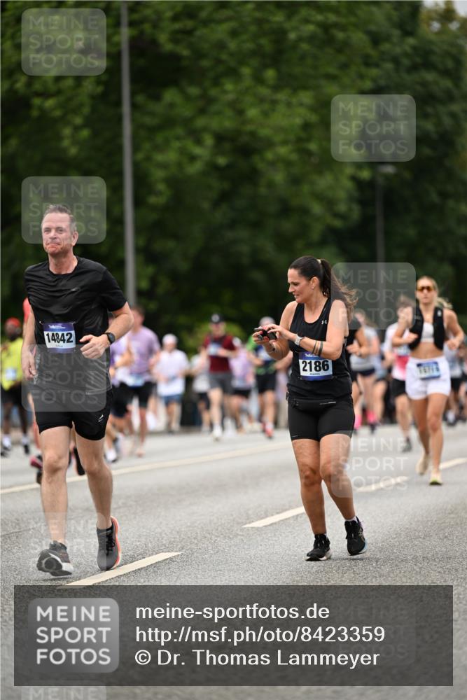 29.06.2025 - hella hamburg halbmarathon Dr. Thomas Lammeyer http://msf.ph/oto/8423359 29.06.2025 10:48:51 Kennedybrücke 1026, 1095, 1802, 1804, 2073, 2186, 2692, 3065, 3596, 4215, 4968, 5127, 5355, 5730, 5731, 6036, 6895, 7489, 7610, 7818, 8763, 8870, 9331, 9333, 10285, 10303, 10304, 10707 meine-sportfotos.de